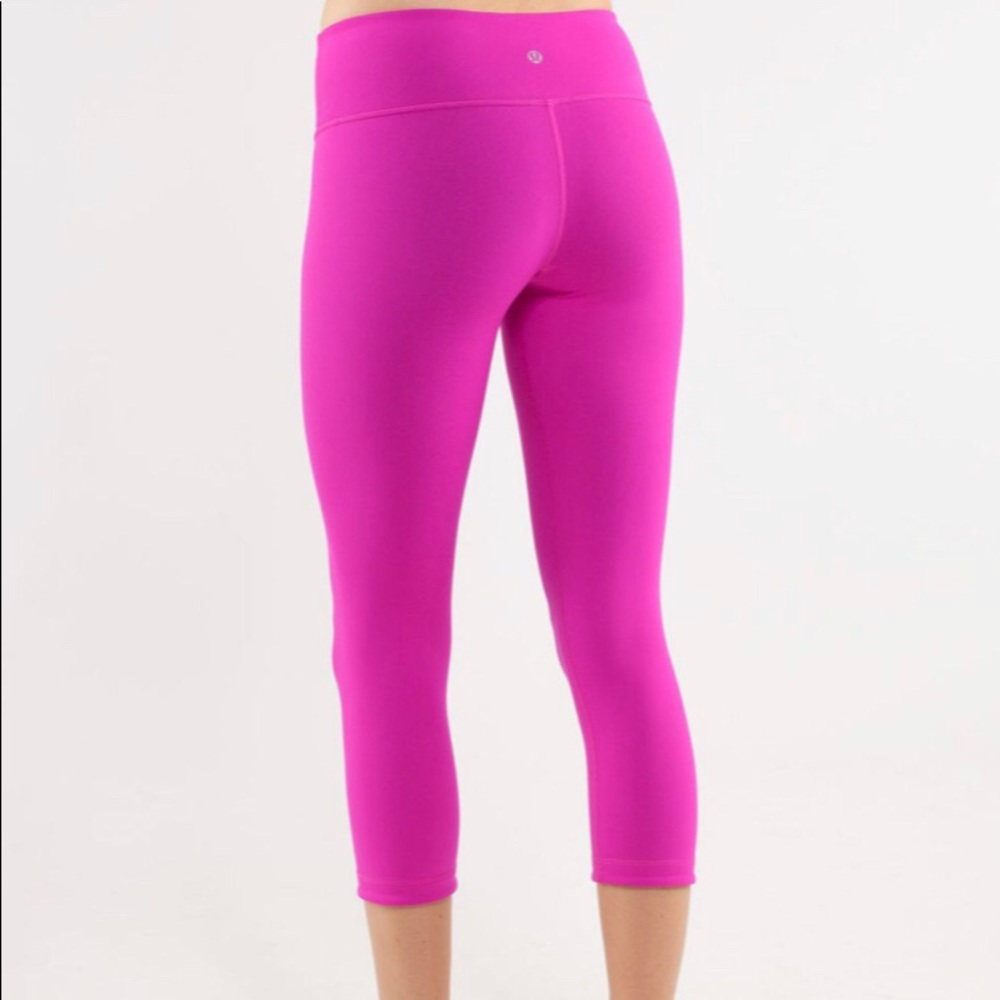 ✨Lululemon Wunder Under Cropped Leggings✨